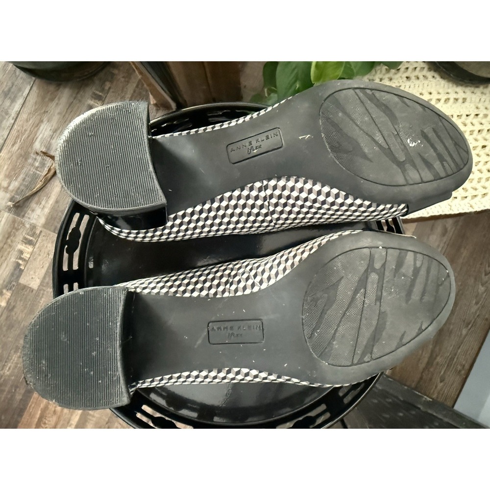 Anne Klein Houndstooth Kitten Heel Patent Leather Pump Size 7.5 Black & White - Picture 9 of 10